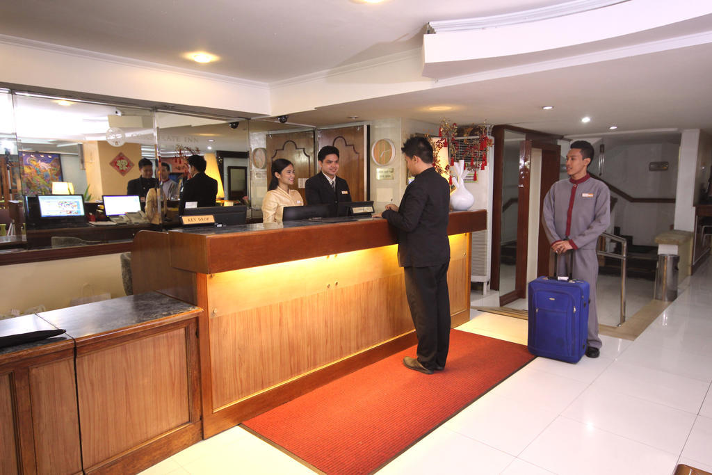 The Corporate Inn Hotel Manila Exterior photo