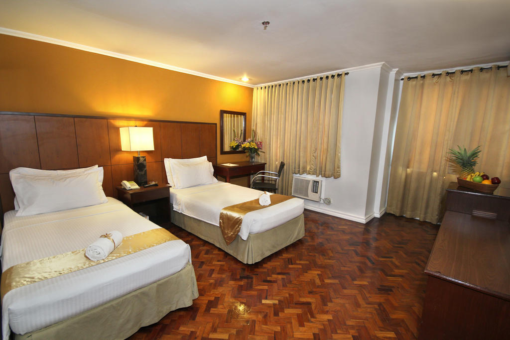 The Corporate Inn Hotel Manila Exterior photo